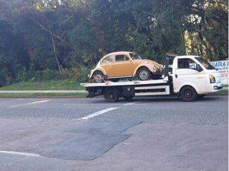 Reboque na Rua Coronel Dulcídio